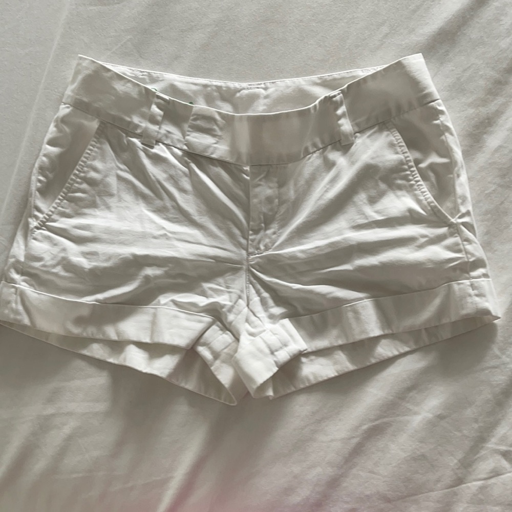 Lilly Pulitzer size 2 Barclays shorts in white